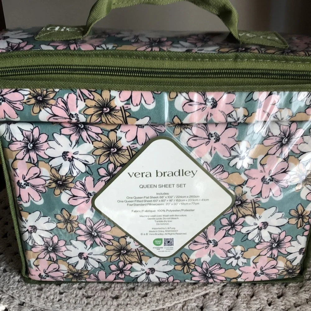 Vera Bradley QUEEN Sheet Set with Floral Pattern